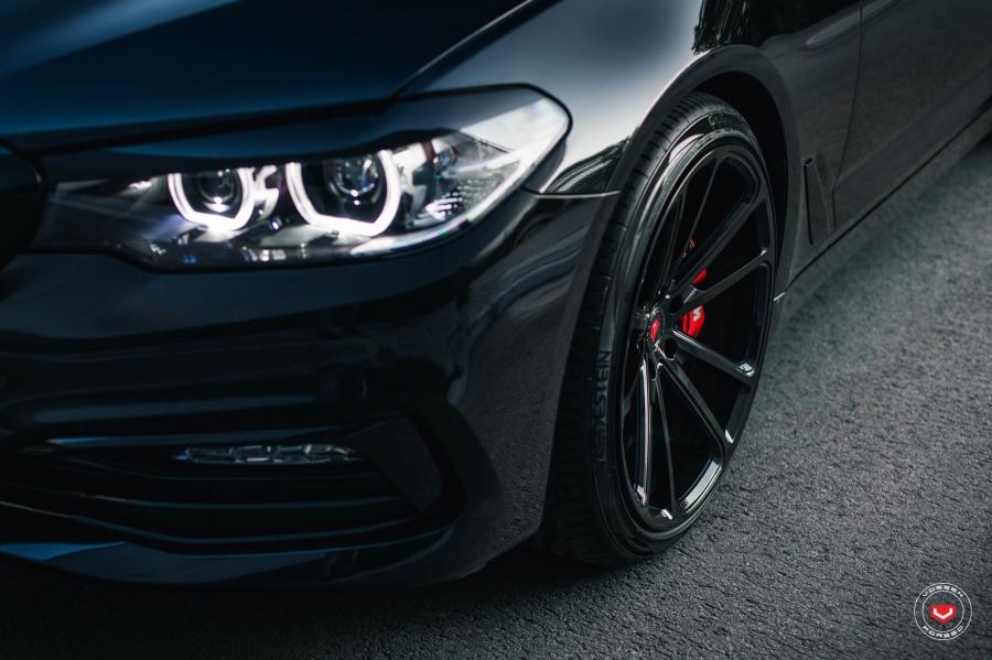 Детали экстерьера BMW 5-Series on Vossen Wheels (CG-203) 2017 года  (фото 8 из 20)